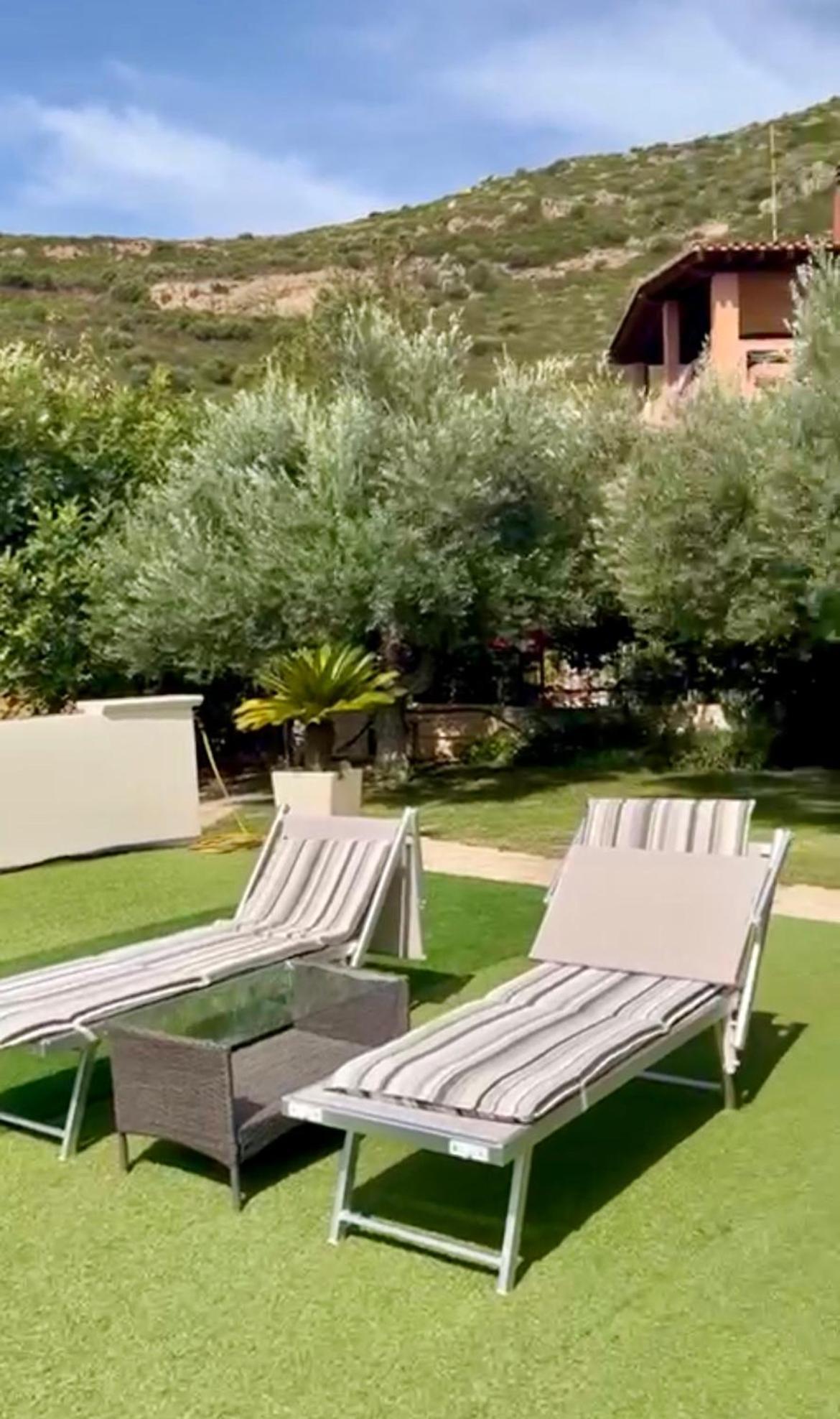 Villa Vittoria Solanas  Exterior foto